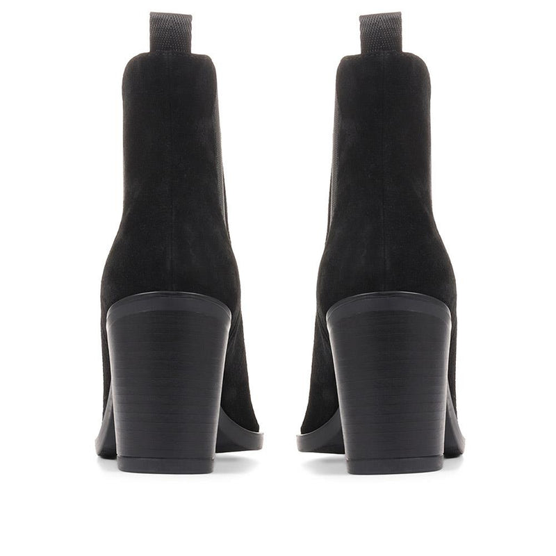 Clair Heeled Chelsea Boots - CLAIR / 322 538