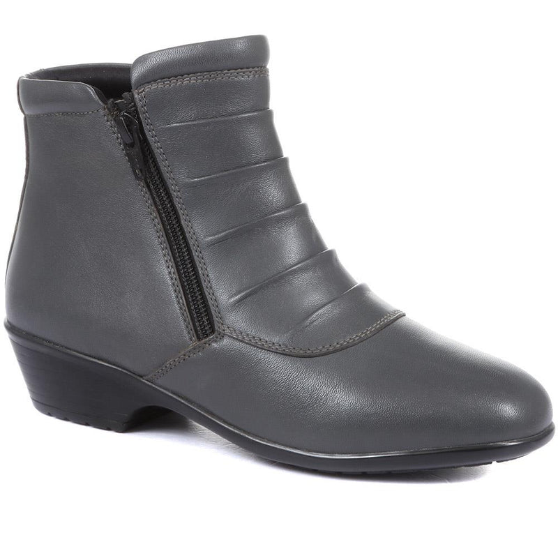 Leather Ankle Boot - KF34007 / 320 900