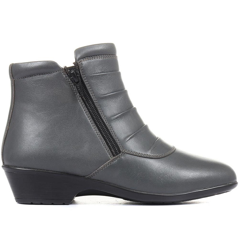 Leather Ankle Boot - KF34007 / 320 900