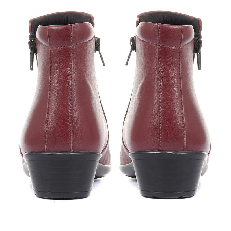 Leather Ankle Boot - KF34007 / 320 900