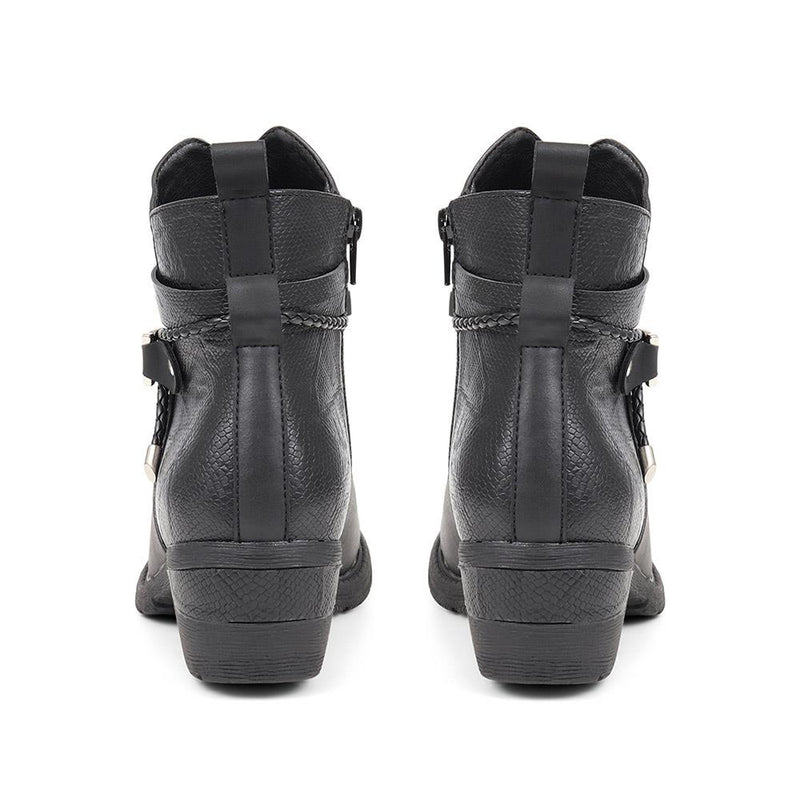 Casual Heeled Ankle Boots - WBINS38001 / 324 158