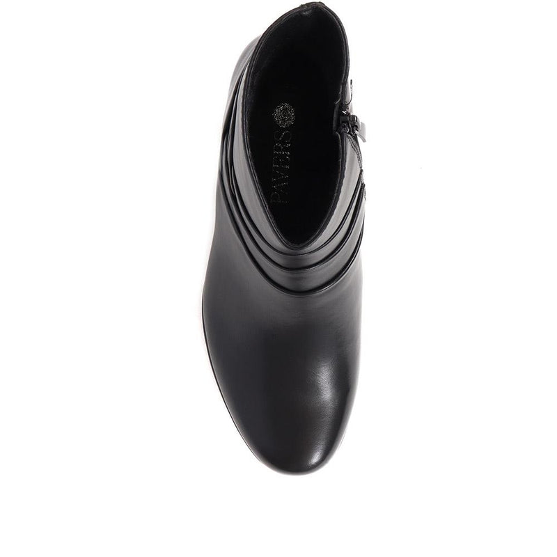 Sleek Heeled Boots - WK38007 / 324 391